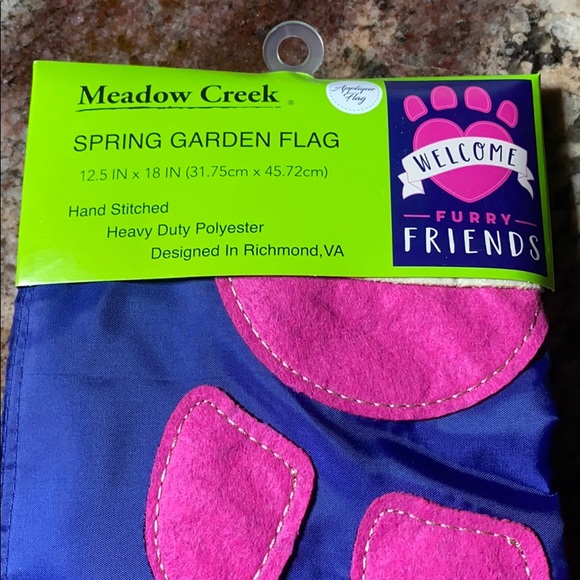 🐾WELCOME FURRY FRIENDS Garden or Wall Flag, NWT - Picture 2 of 14